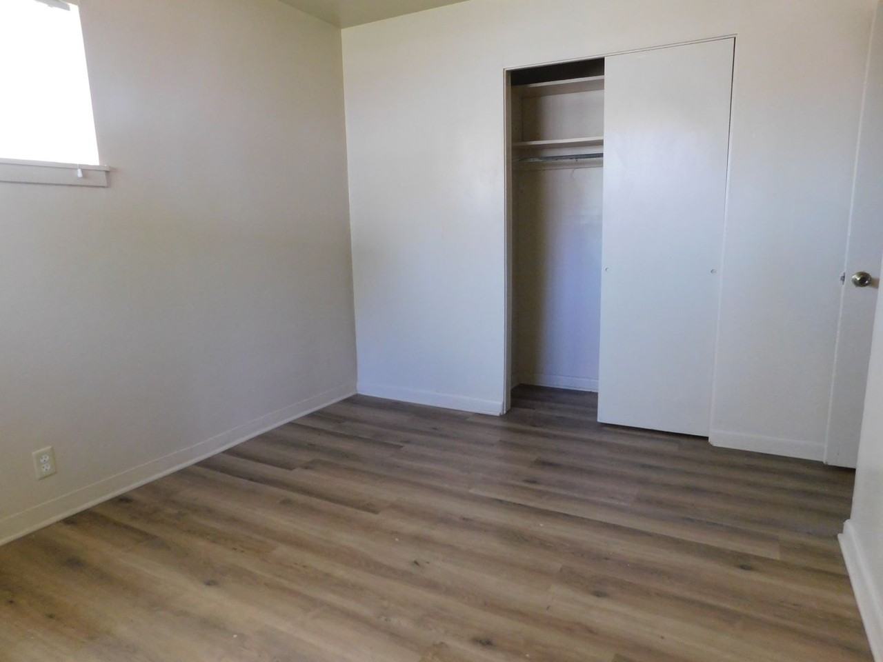 1368 Elm Ave - Photo 7 of 11