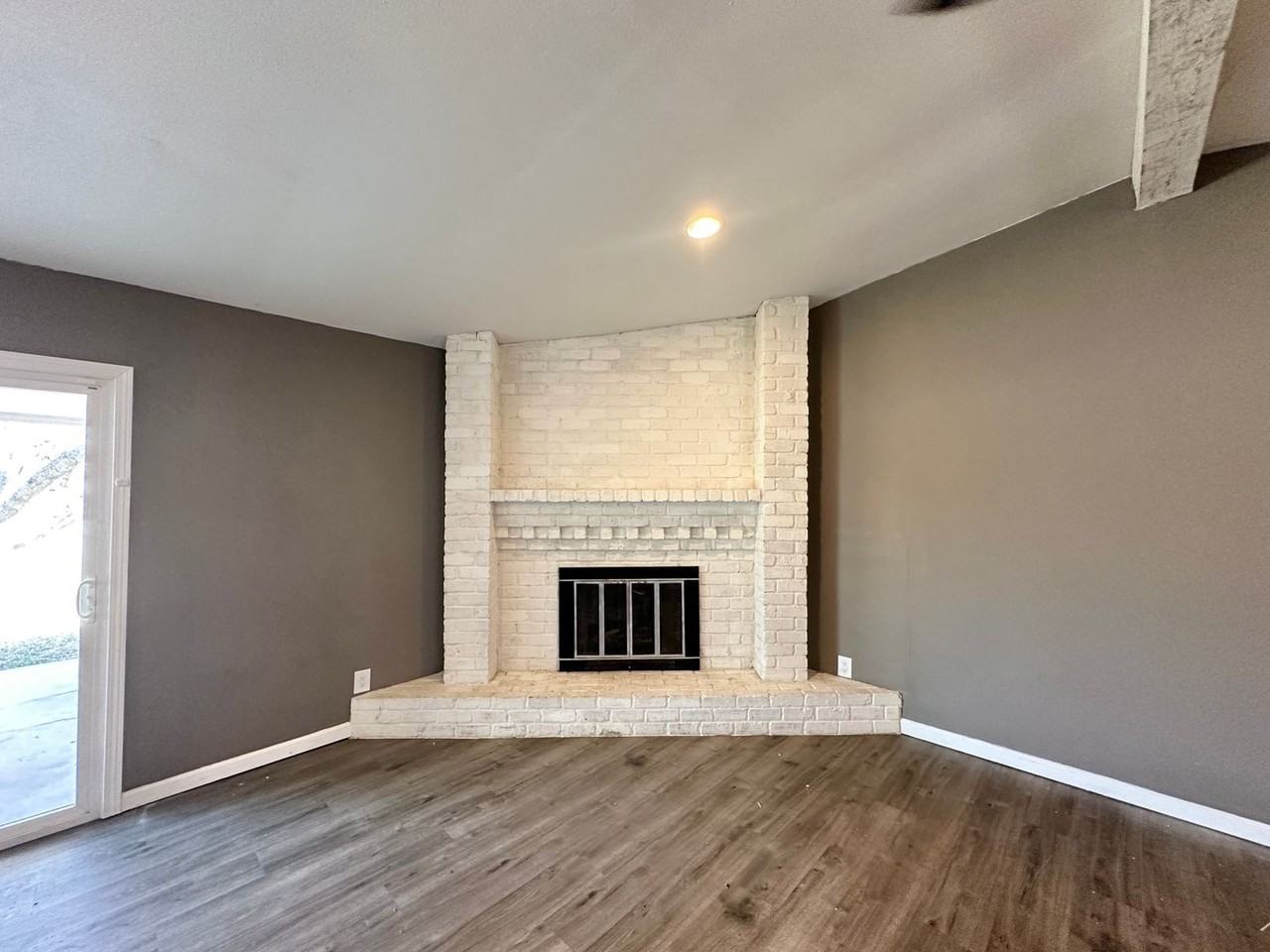 1904 Stardust St - Photo 5 of 29