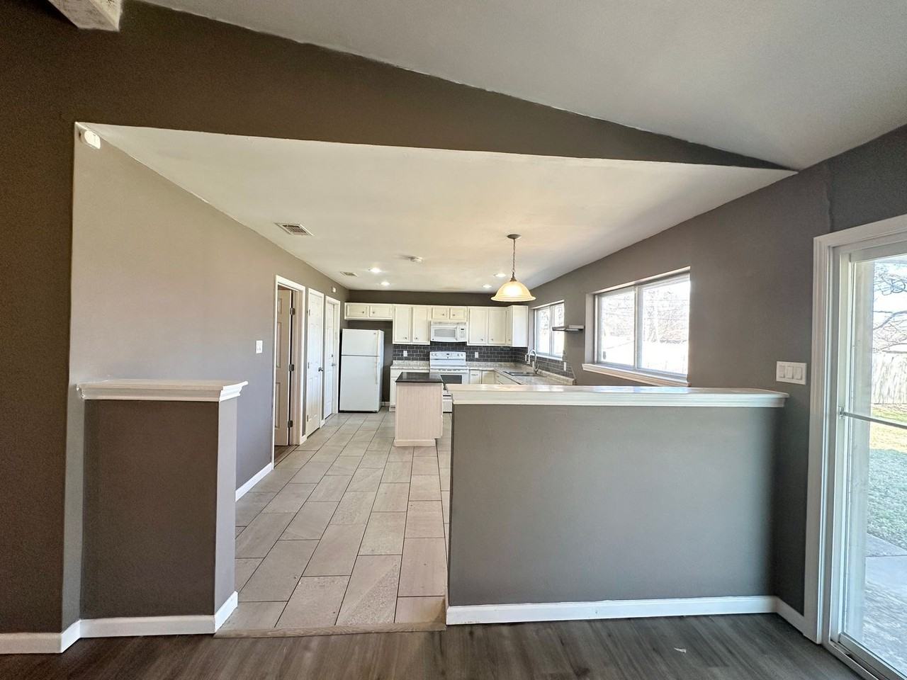 1904 Stardust St - Photo 6 of 29