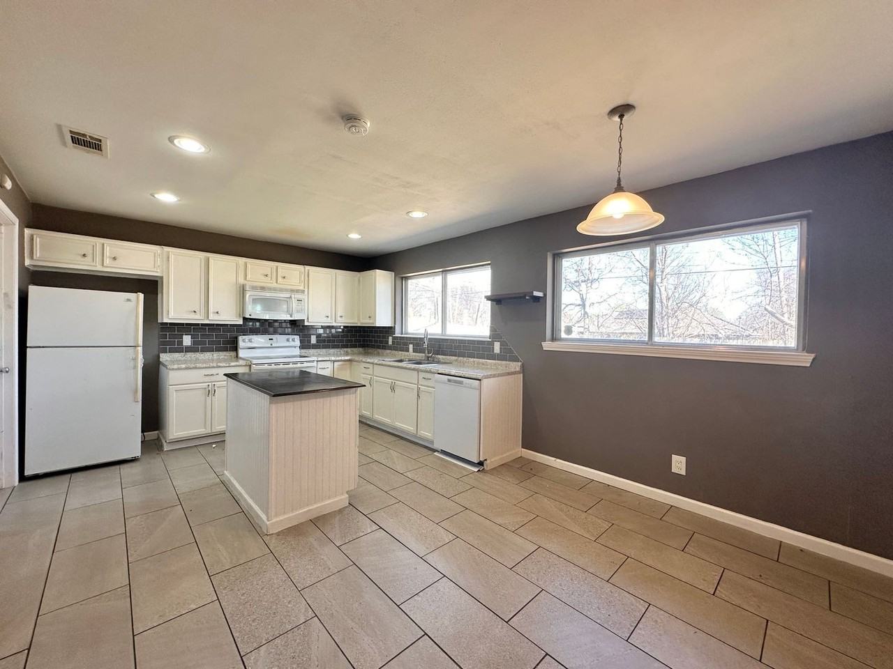 1904 Stardust St - Photo 7 of 29