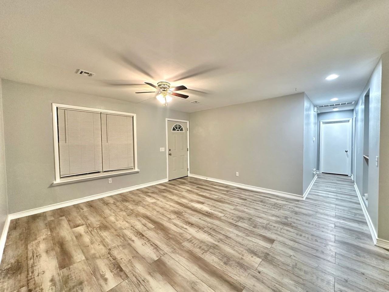 1604 Summit St - Photo 3 of 14