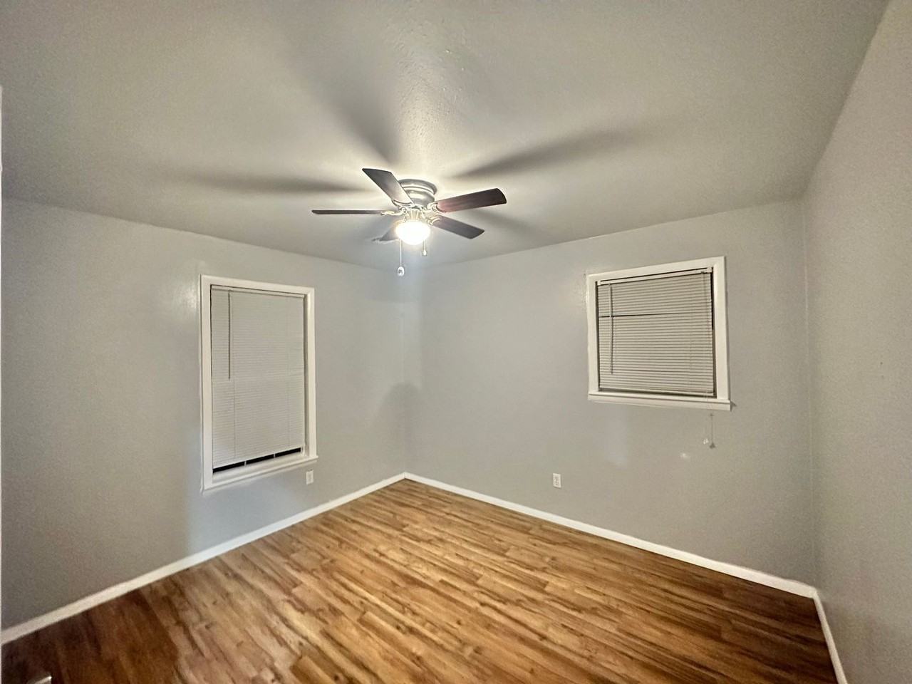 1604 Summit St - Photo 6 of 14