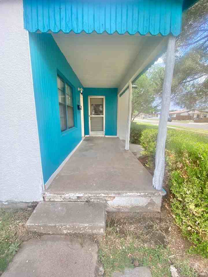 4907 36th St - Photo 3 of 12