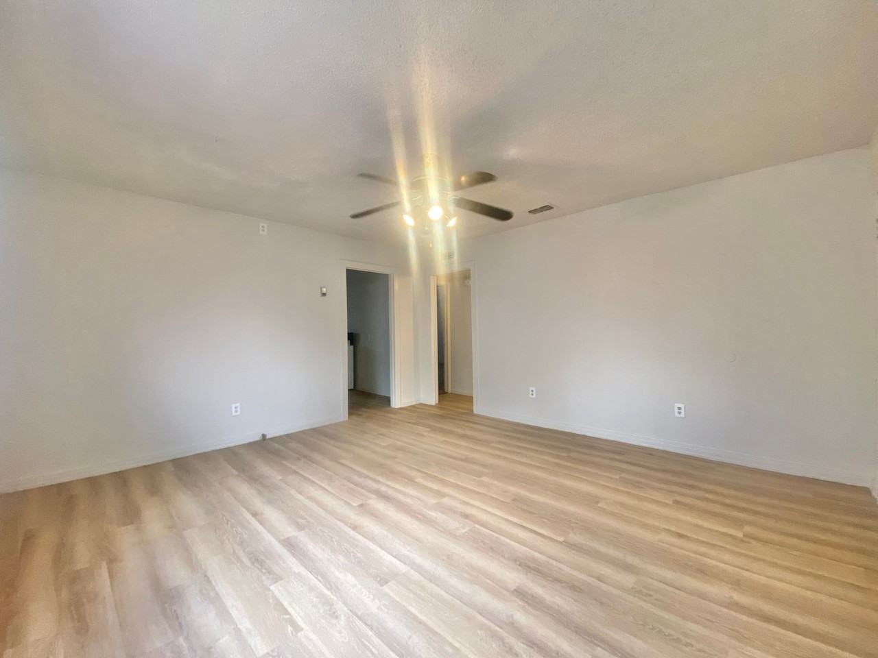 4907 36th St - Photo 4 of 12