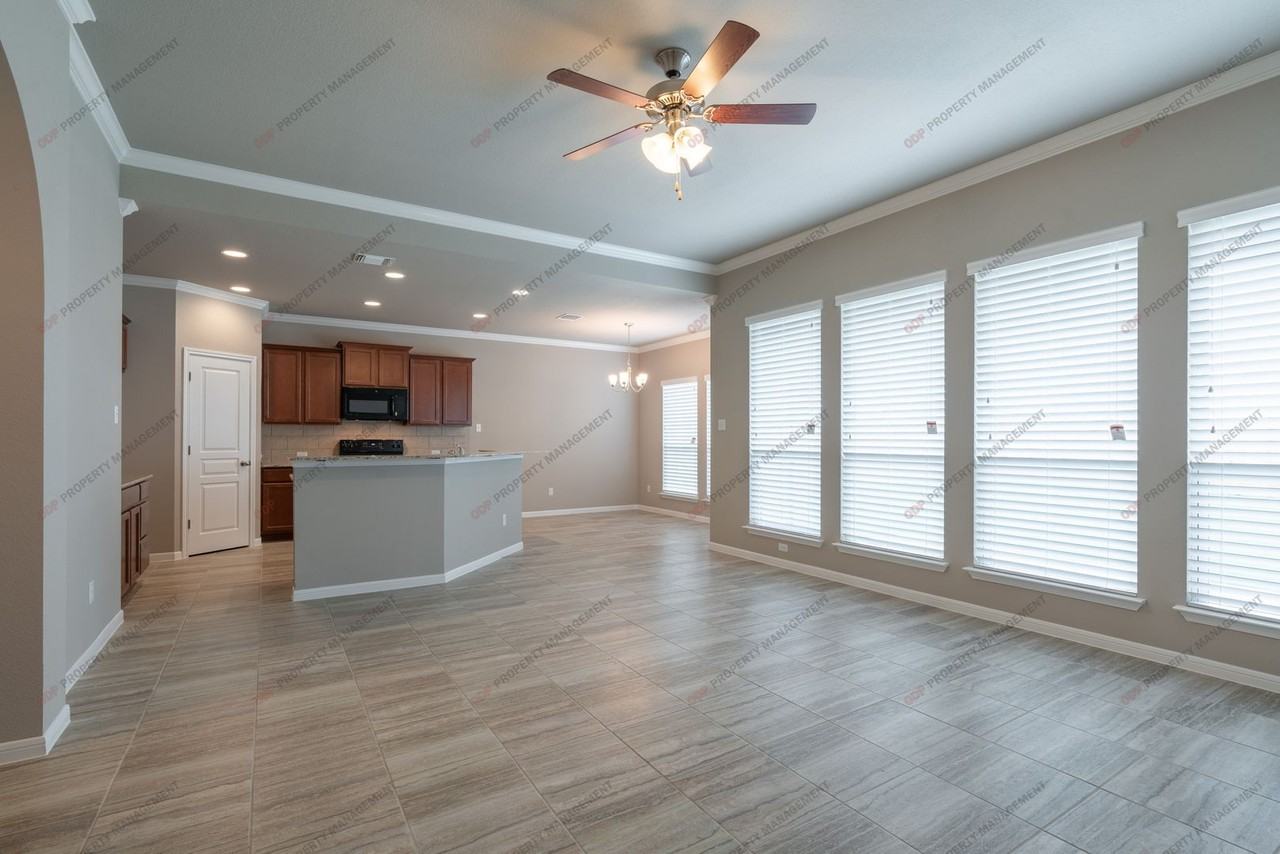727 Cross Dr - Photo 4 of 18