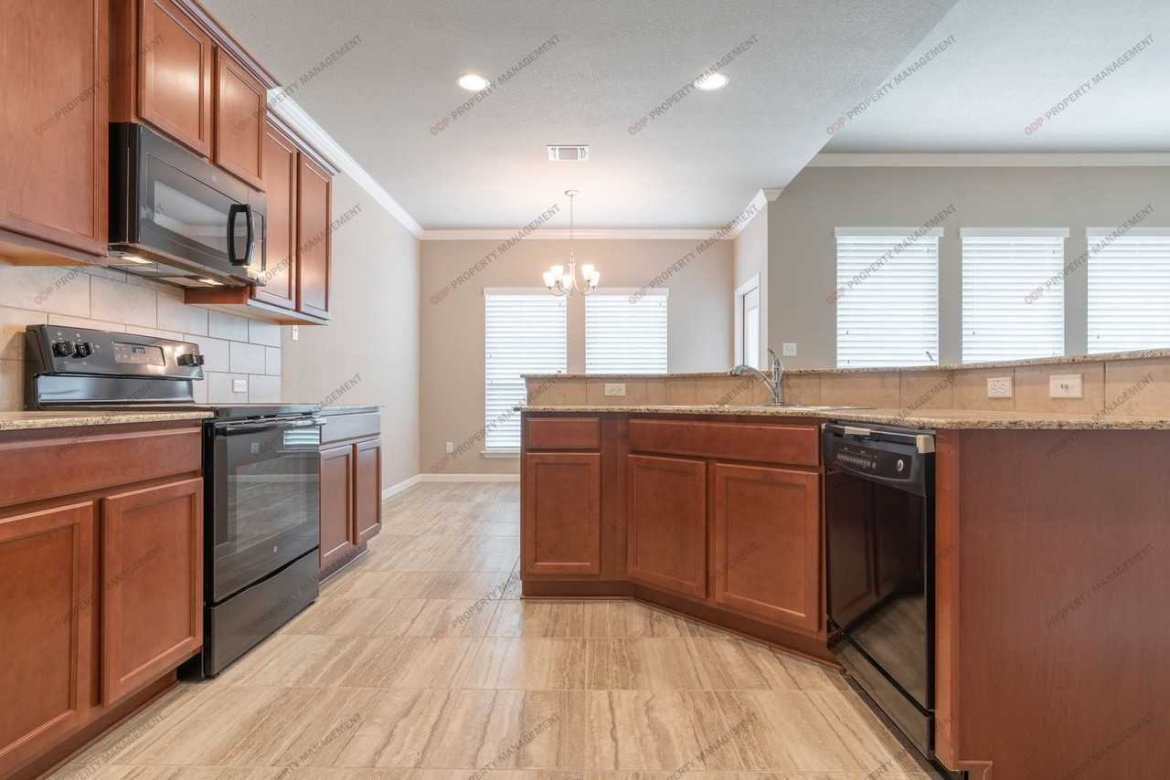727 Cross Dr - Photo 5 of 18