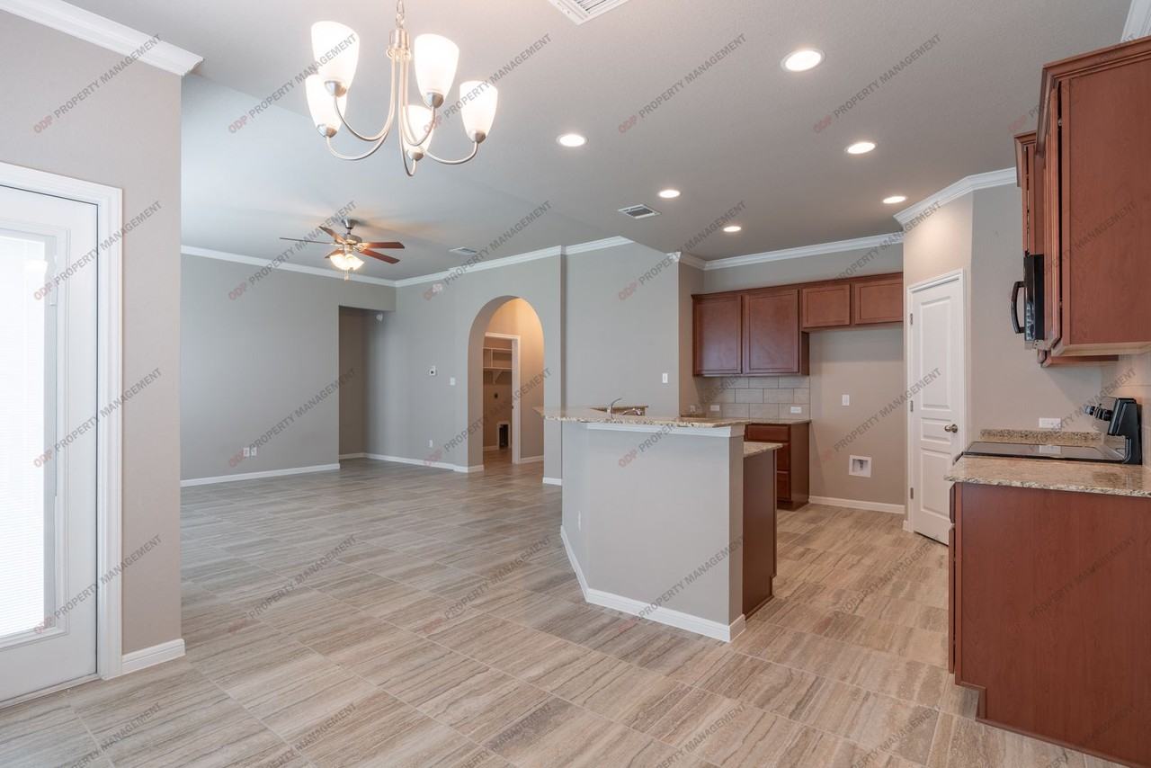 727 Cross Dr - Photo 6 of 18