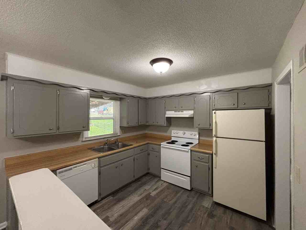 6928 Nw 76th Pl - Photo 4 of 12