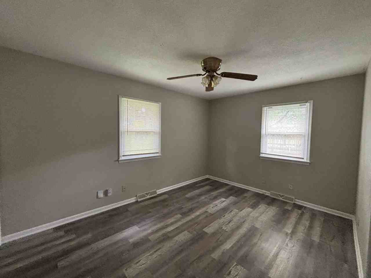 6928 Nw 76th Pl - Photo 5 of 12