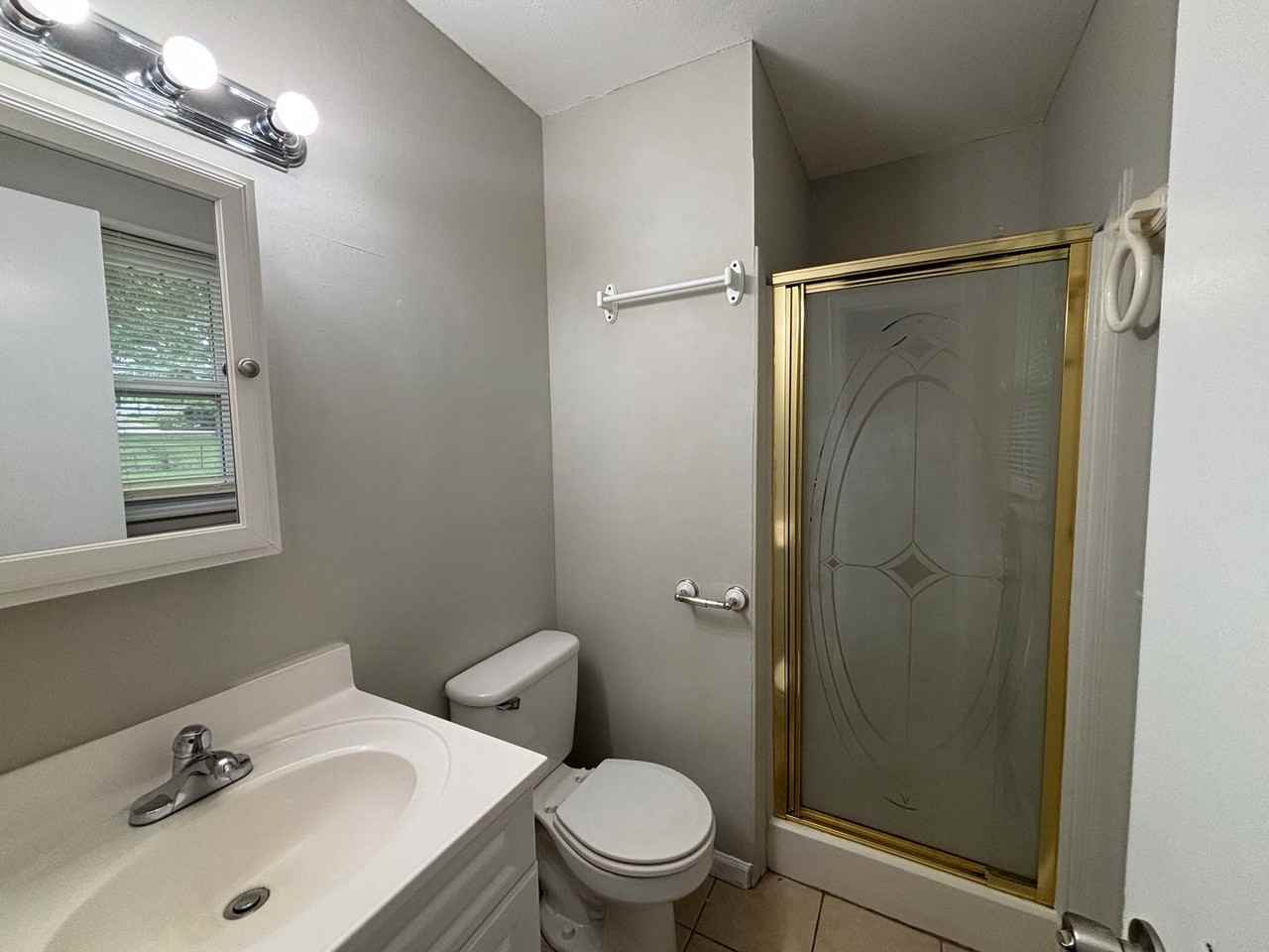 6928 Nw 76th Pl - Photo 6 of 12