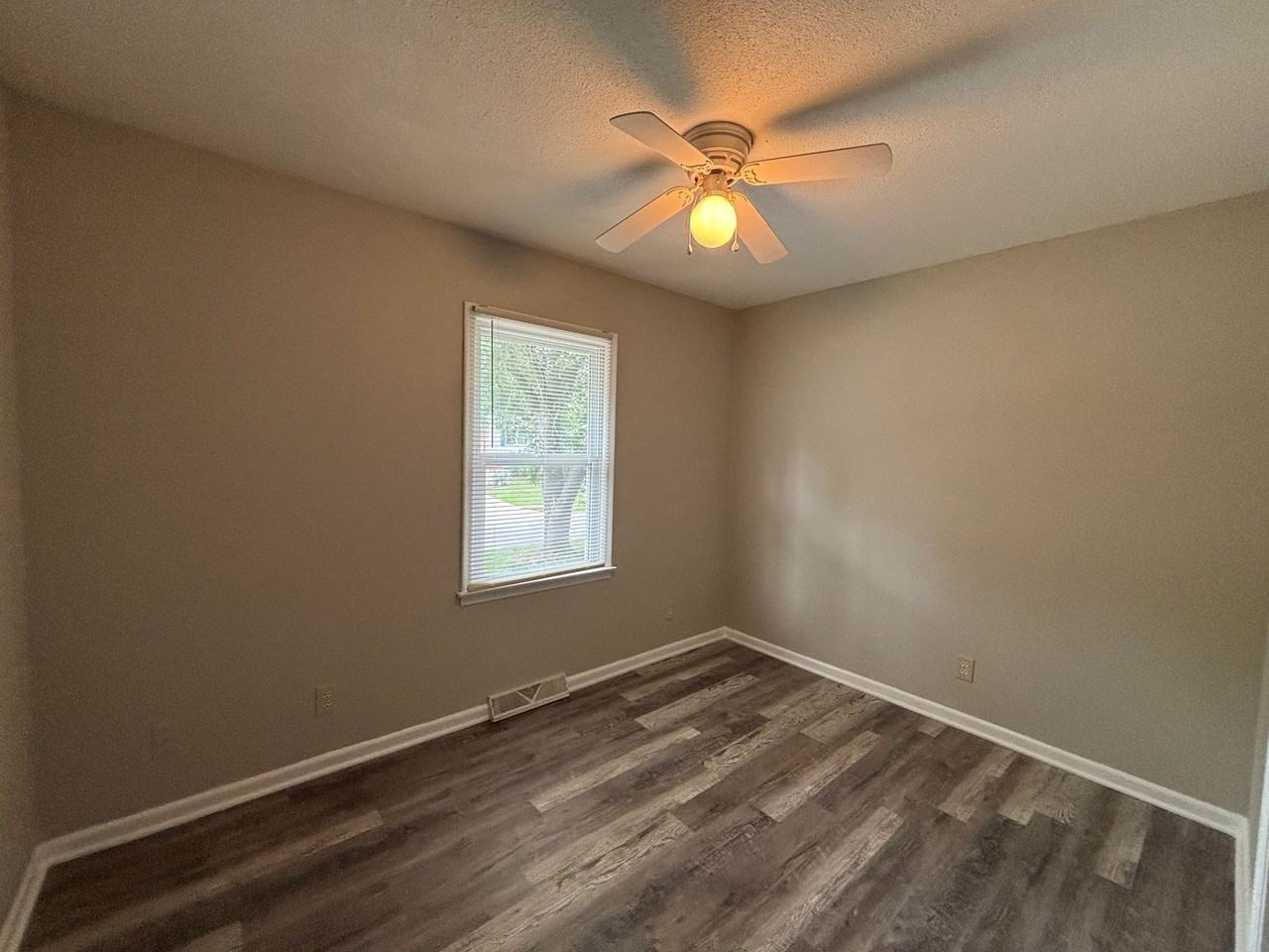 6928 Nw 76th Pl - Photo 7 of 12