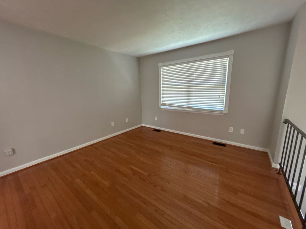 1239 Fairfax Ave - Photo 3 of 16