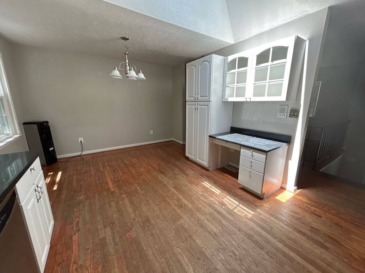 1239 Fairfax Ave - Photo 5 of 16