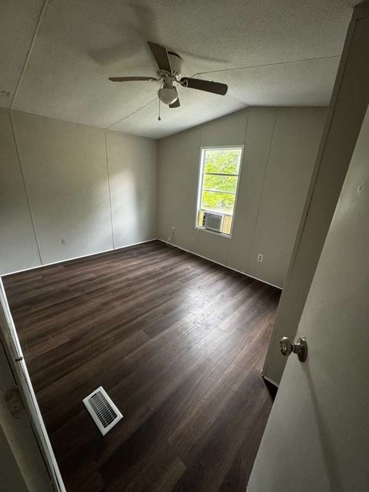 4901 Madison Dr - Photo 4 of 10