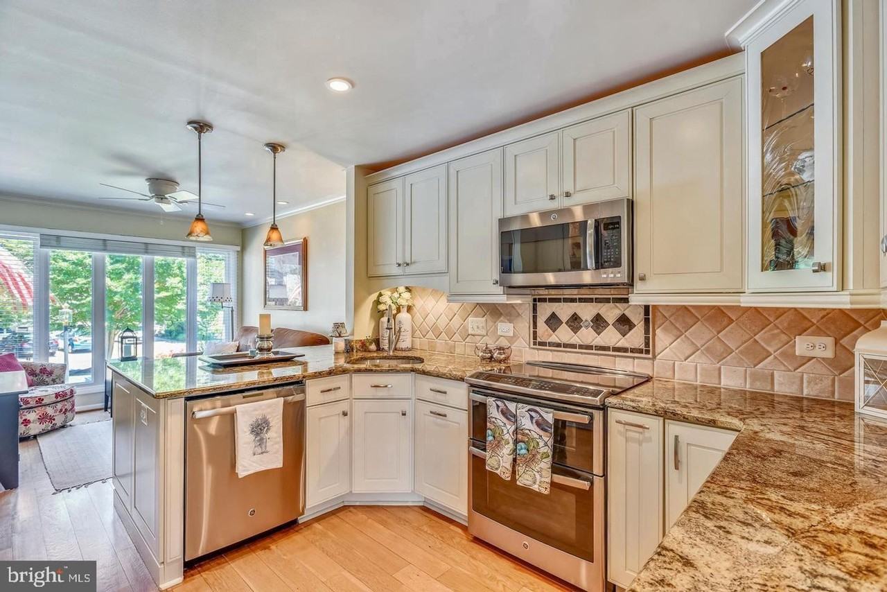 11627 Chapel Cross Way - Photo 3 of 36