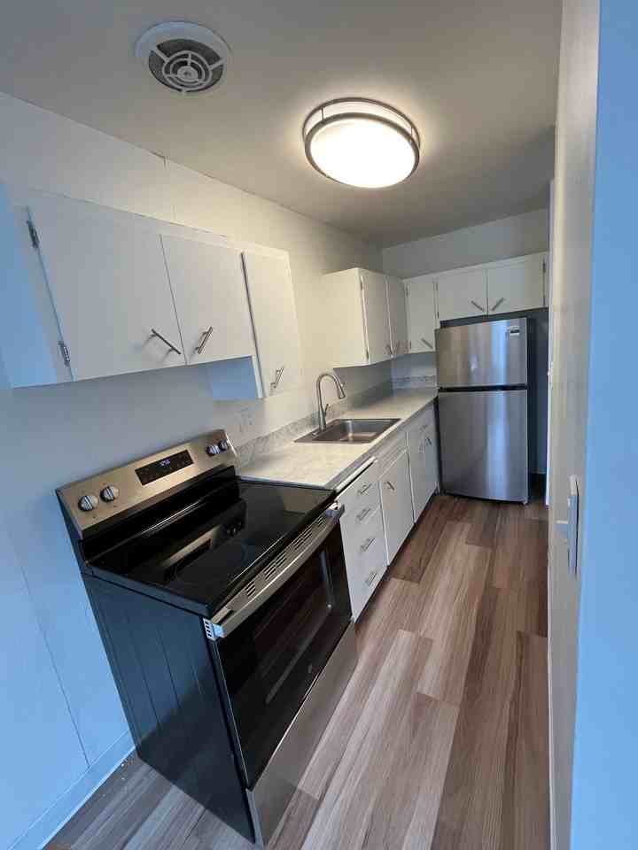 Burien Square Apartments - Photo 2 of 4