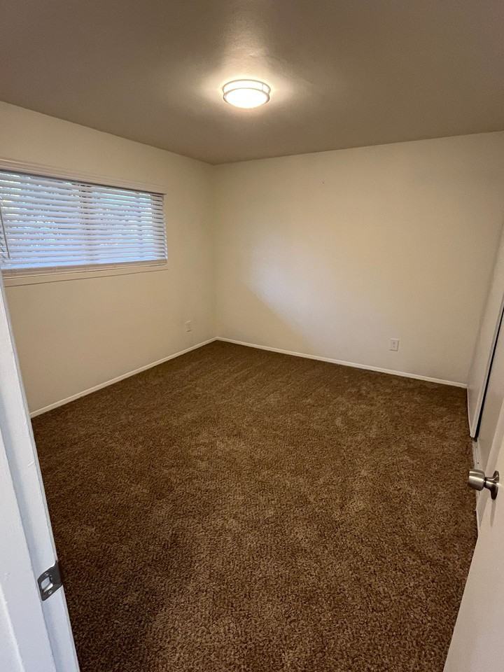 Burien Square Apartments - Photo 3 of 4