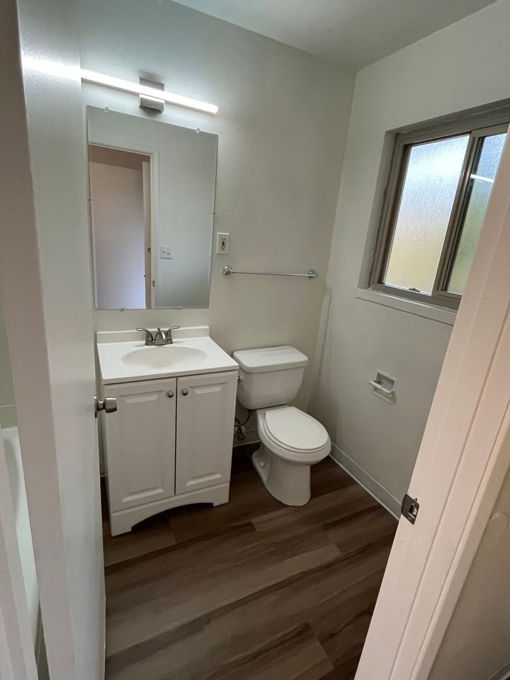 Burien Square Apartments - Photo 4 of 4
