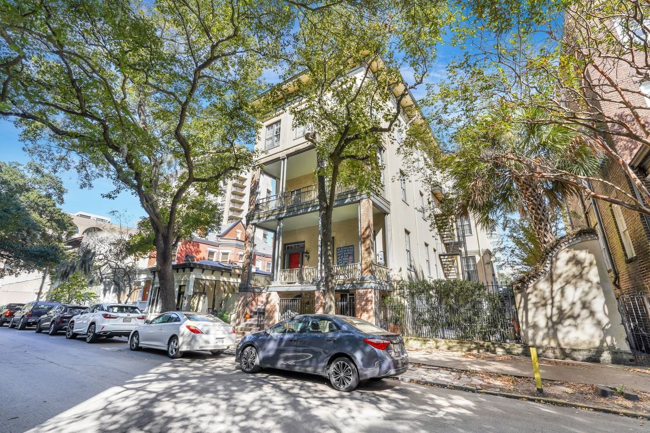 112 East Harris Street - Photo 2 of 32