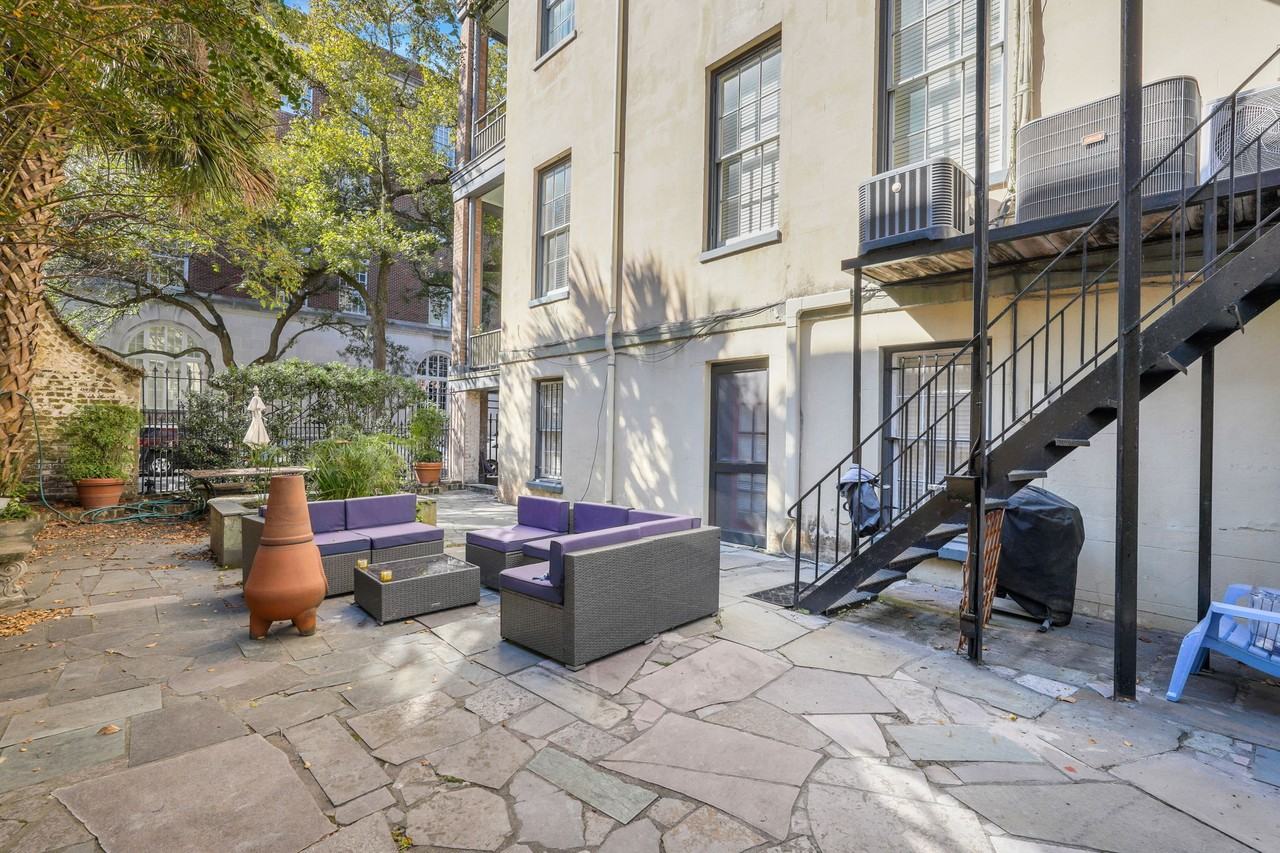 112 East Harris Street - Photo 5 of 32