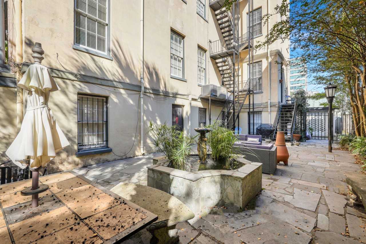 112 East Harris Street - Photo 6 of 32