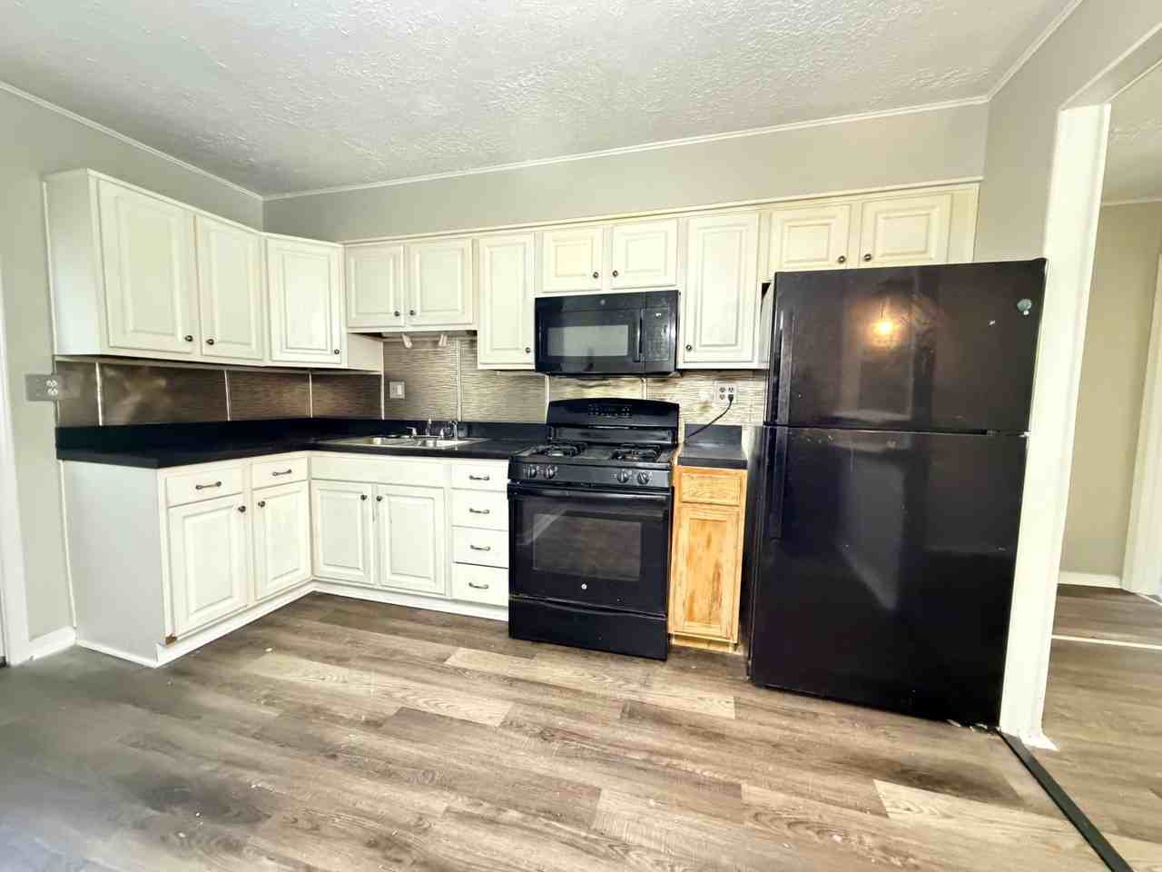 4111 Locust Ave - Photo 5 of 15