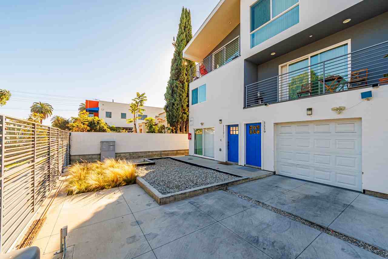 1119 N Berendo St - Photo 2 of 20