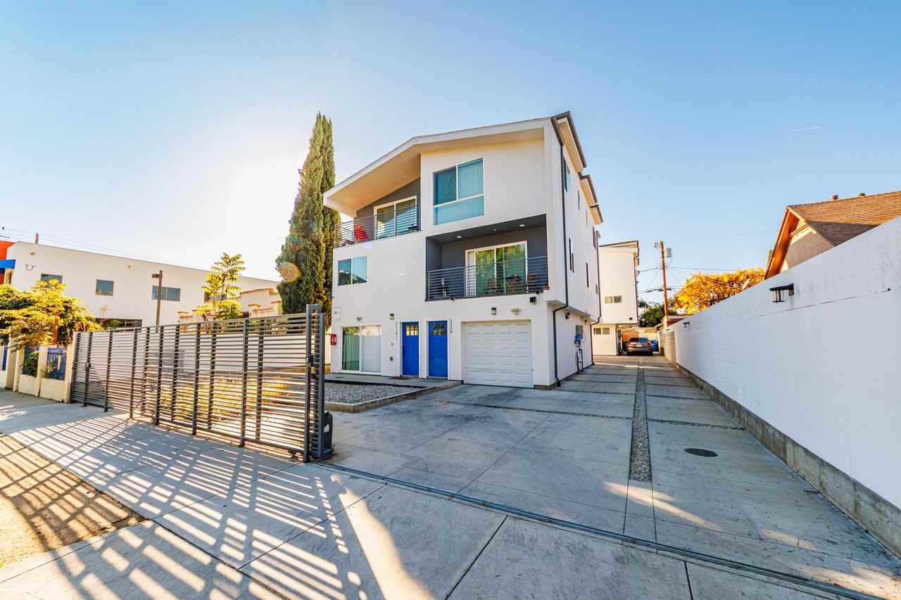 1119 N Berendo St - Photo 3 of 20
