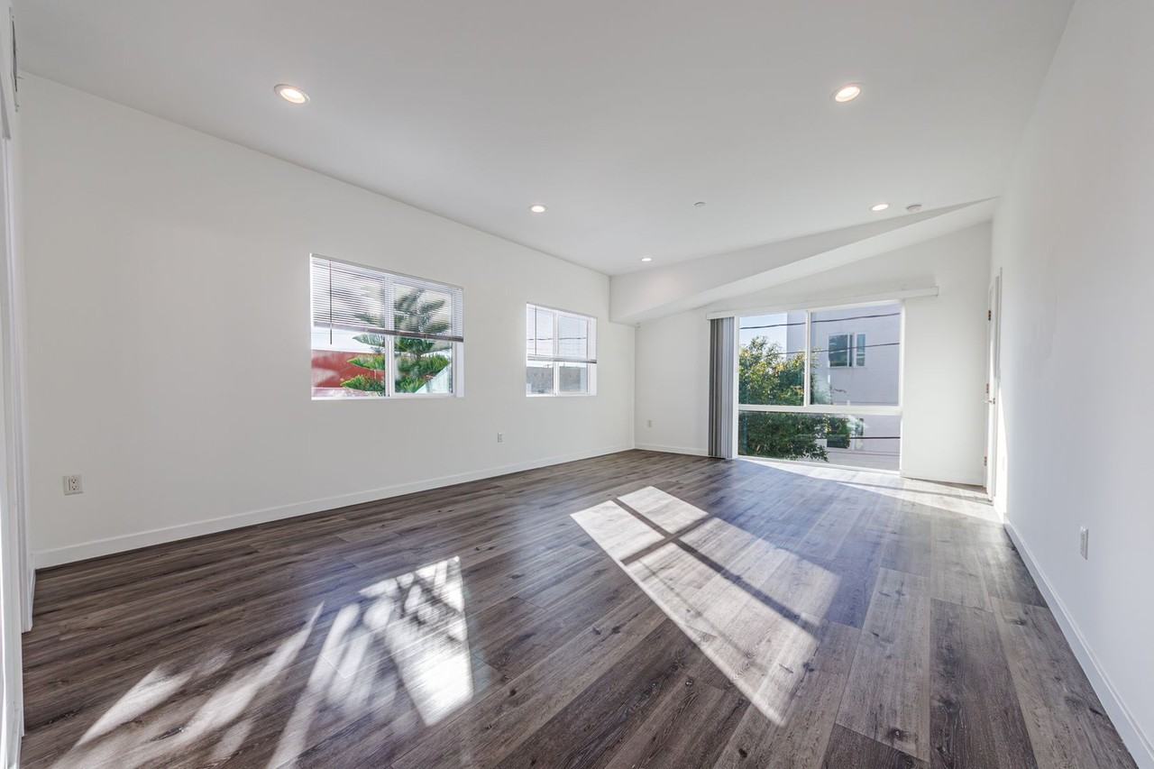 1119 N Berendo St - Photo 7 of 20