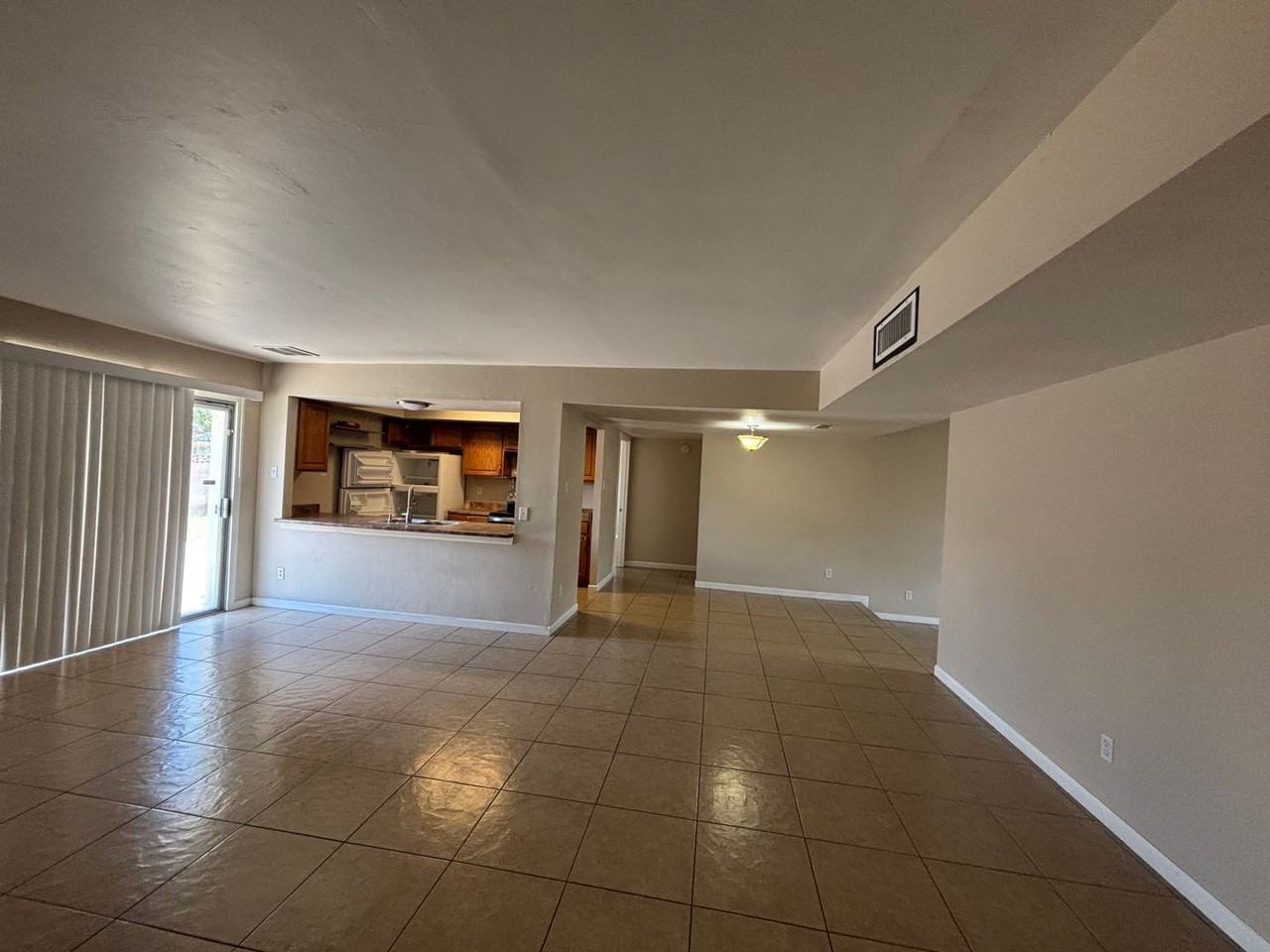 5220 N 68th Ave - Photo 3 of 14
