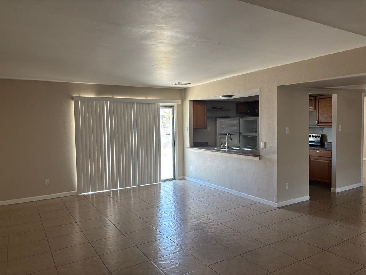 5220 N 68th Ave - Photo 4 of 14