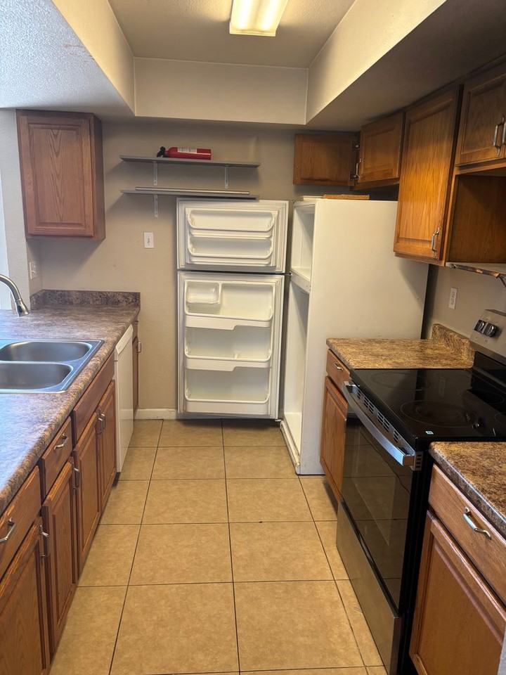5220 N 68th Ave - Photo 5 of 14