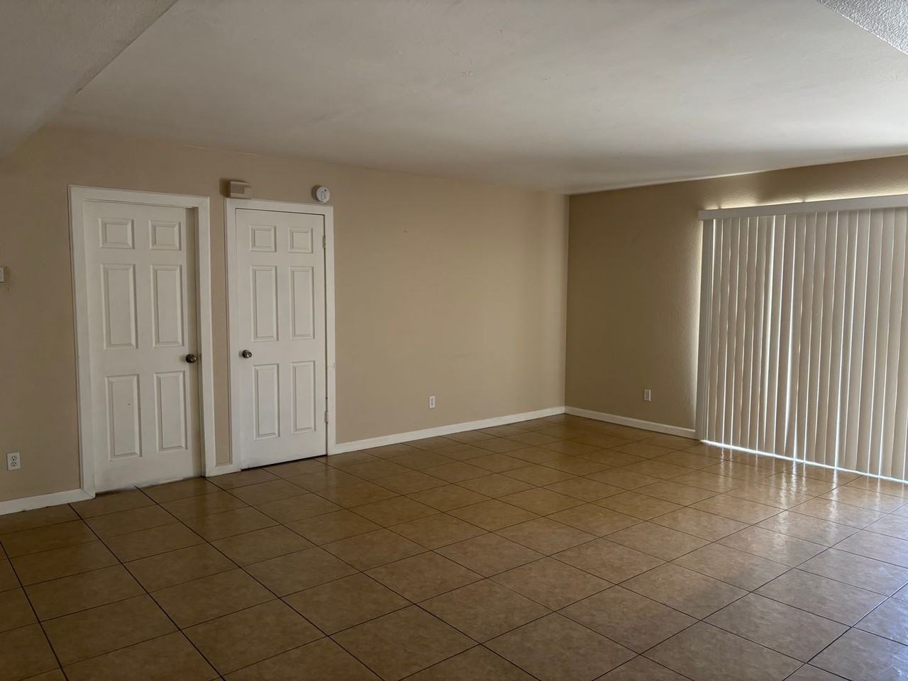 5220 N 68th Ave - Photo 6 of 14
