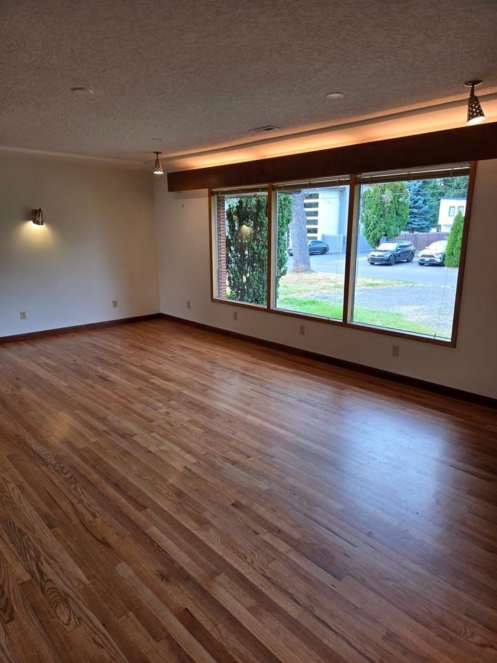 11440 Ne Morris St - Photo 3 of 31