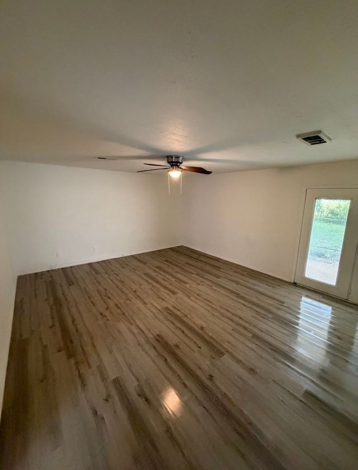 3241 Buckner St - Photo 4 of 8