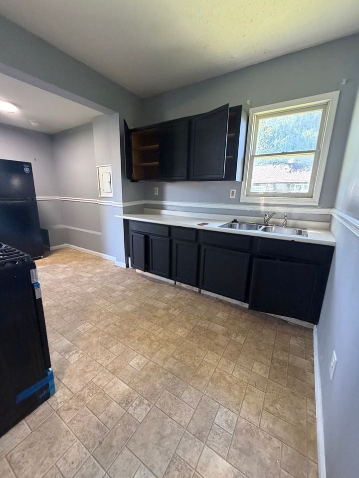 1534 7th St - Photo 2 of 12