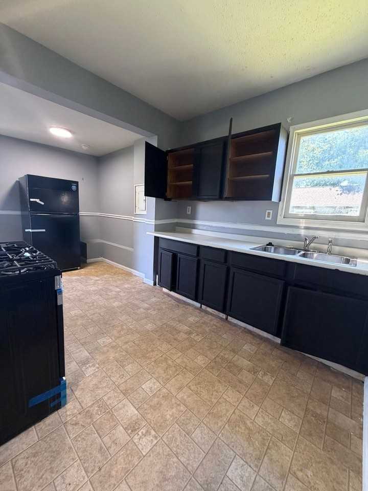 1534 7th St - Photo 3 of 12