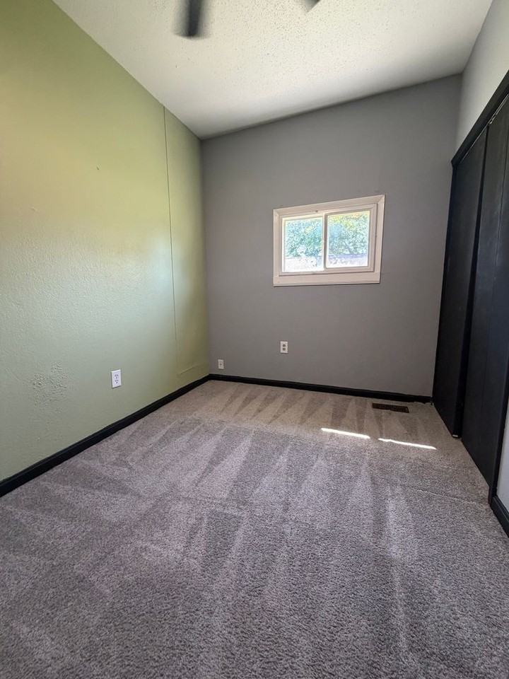 1534 7th St - Photo 6 of 12