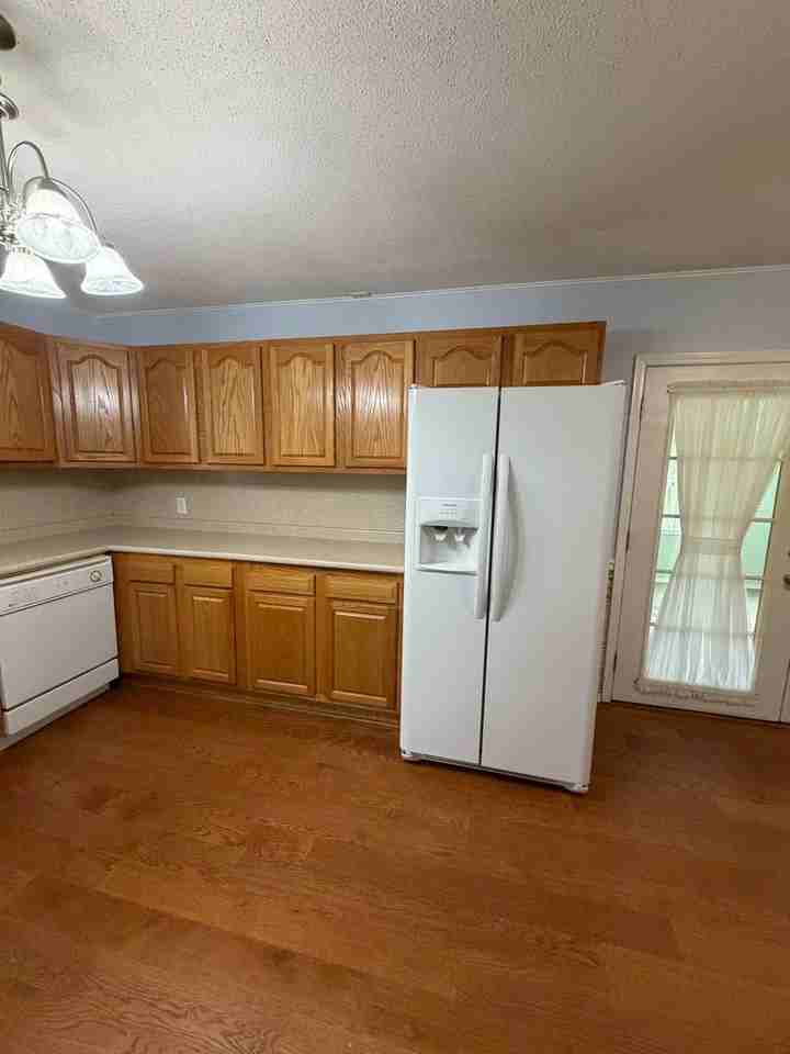 412 S Duke Ave - Photo 7 of 30
