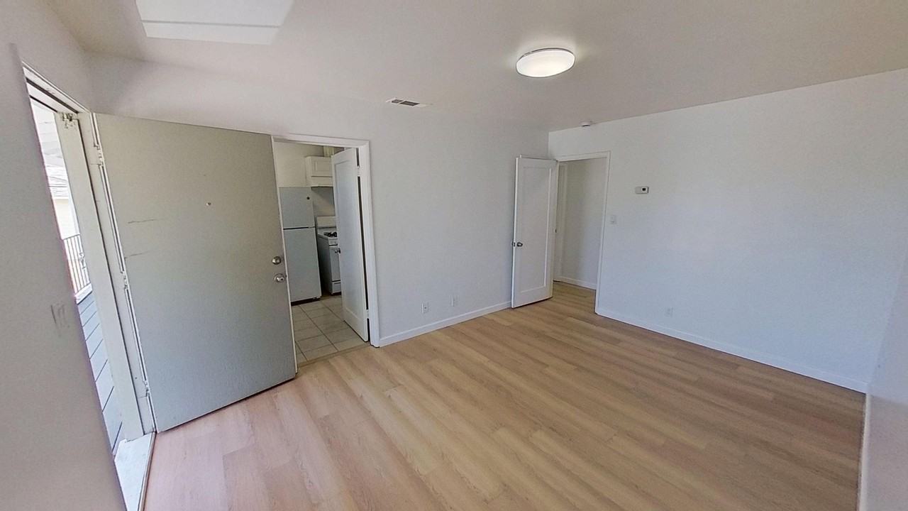 2839 State St - Photo 5 of 23