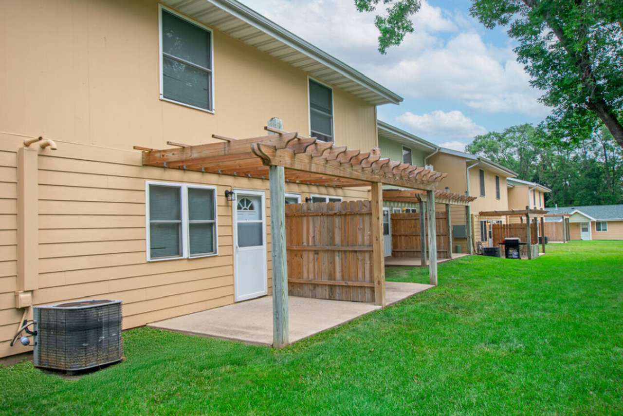 Town View Apartments - Photo 4 of 4