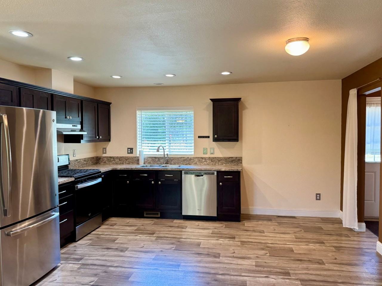 12114 Wolf Rd - Photo 7 of 26