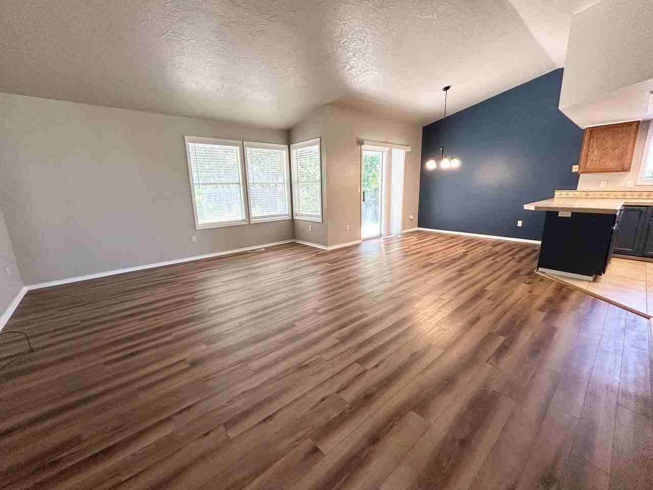 1685 Nw 13th Ave - Photo 3 of 21