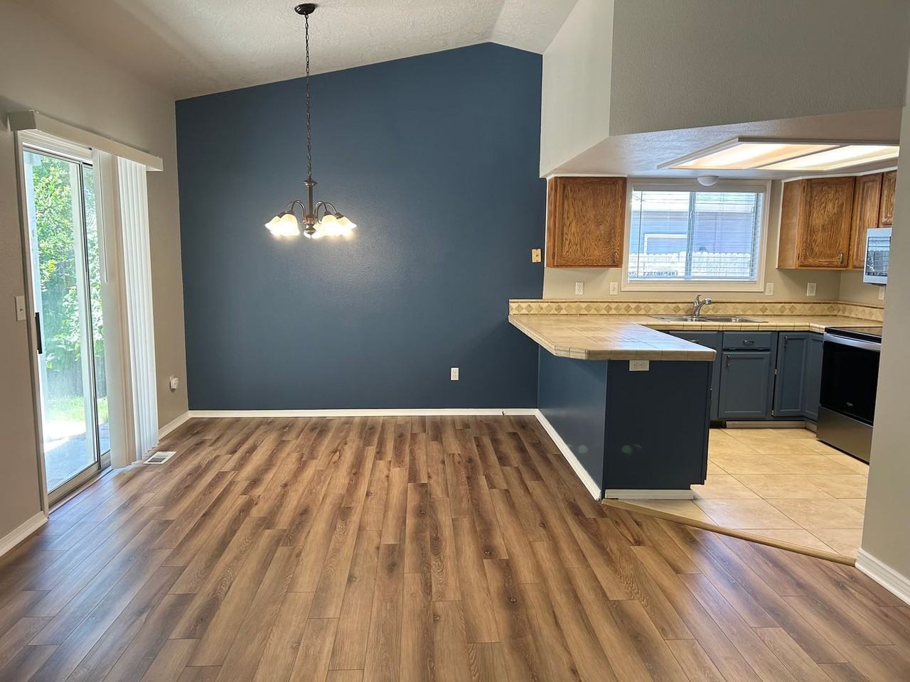 1685 Nw 13th Ave - Photo 4 of 21