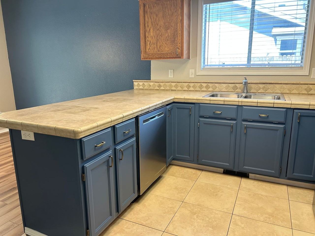 1685 Nw 13th Ave - Photo 6 of 21