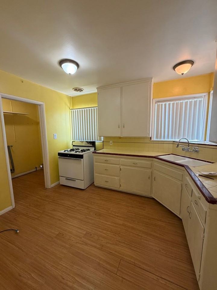 14752 S Budlong Ave - Photo 5 of 13