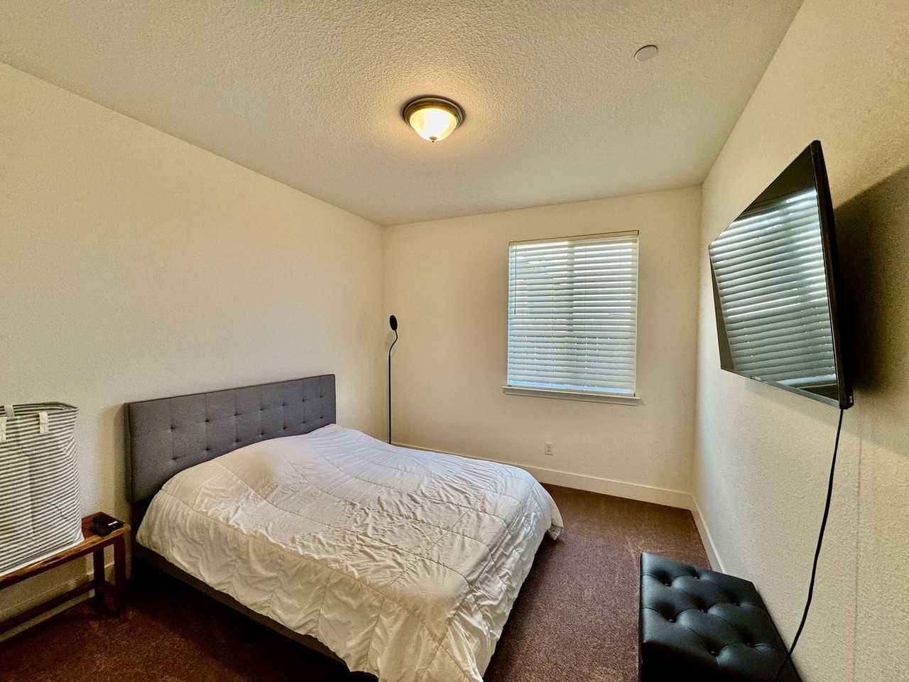 1121 Pearl Dr - Photo 6 of 11
