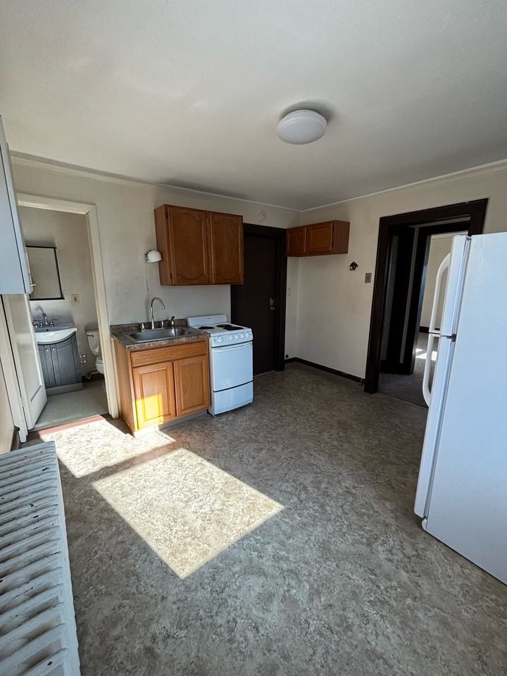 1819 West 1st Street - Photo 3 of 10
