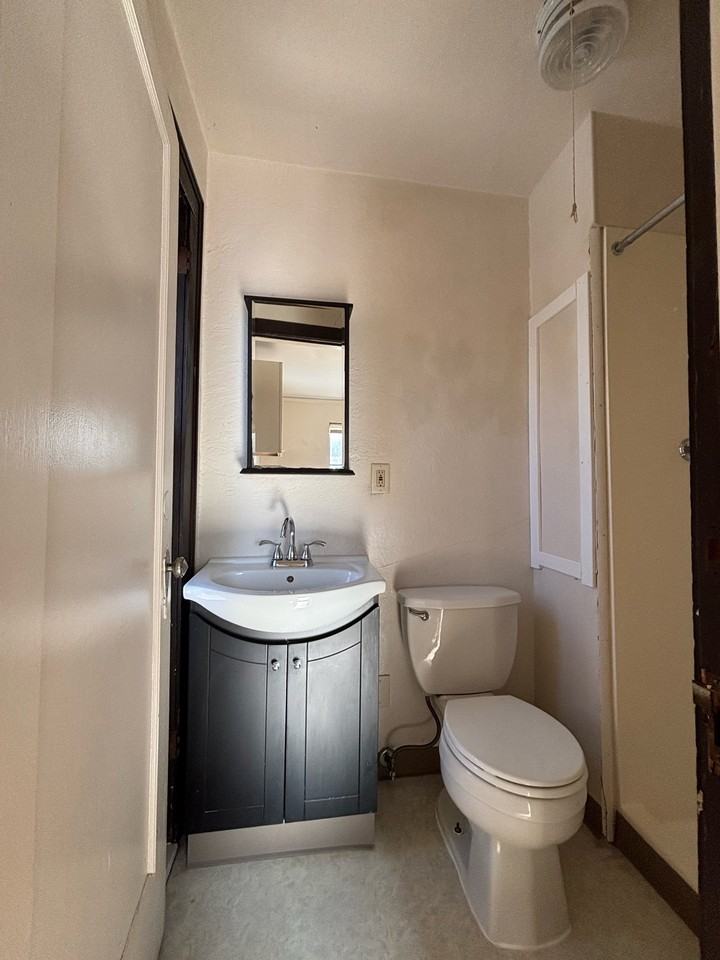 1819 West 1st Street - Photo 5 of 10