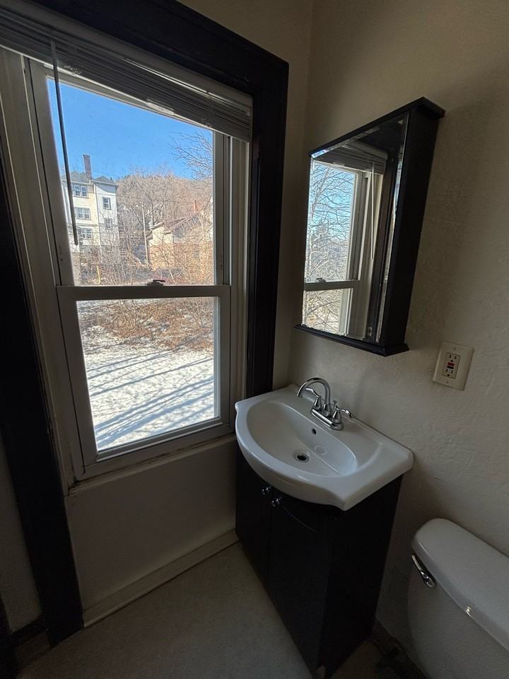 1819 West 1st Street - Photo 6 of 10